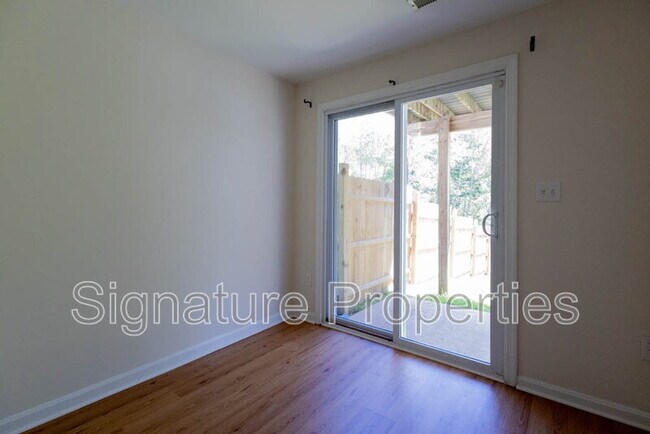 Building Photo - 405 Lakeview Ct