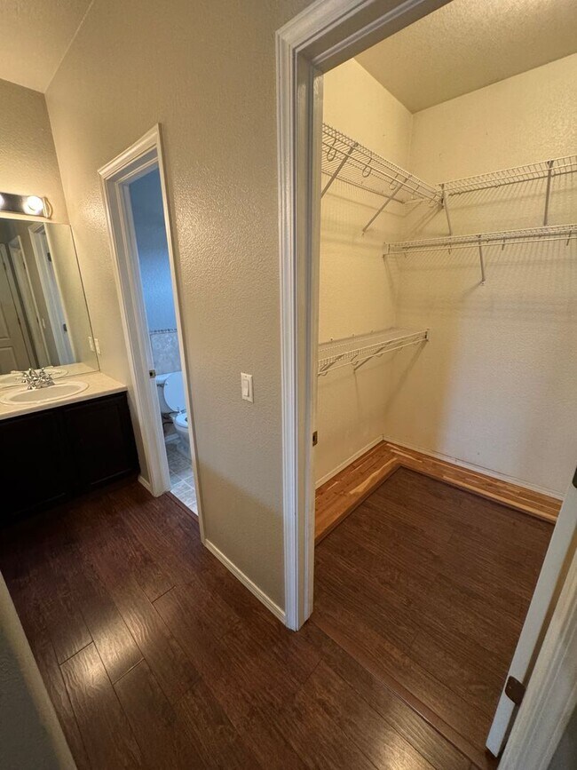 Building Photo - Gorgeous 2bd 2ba Condo in Southwest Colorado Springs!