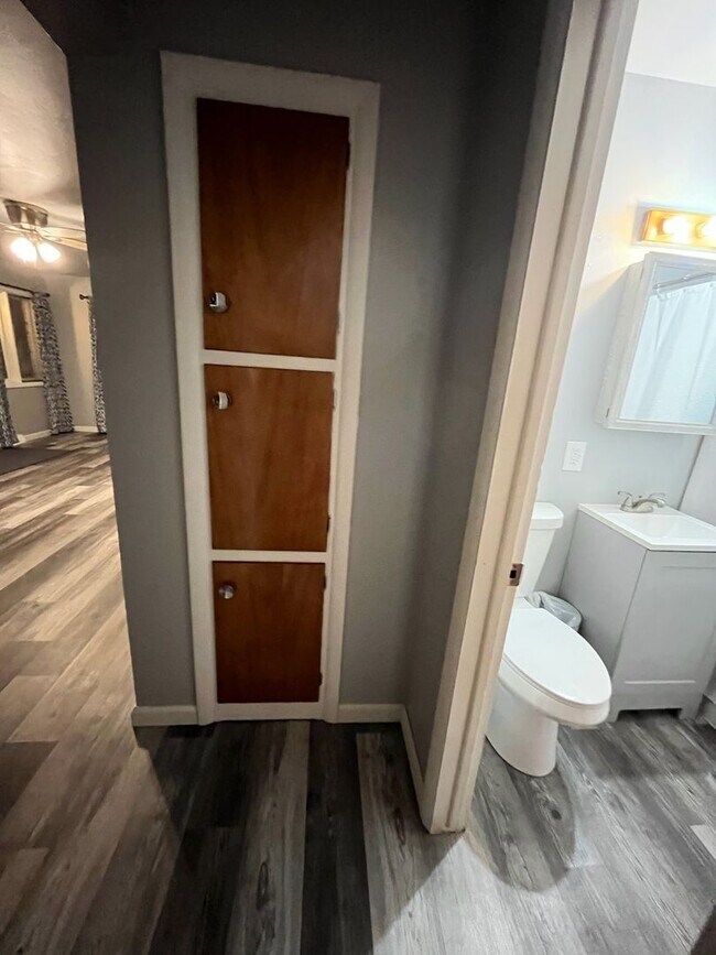 Building Photo - Charming duplex - 2bedroom, 1 bath