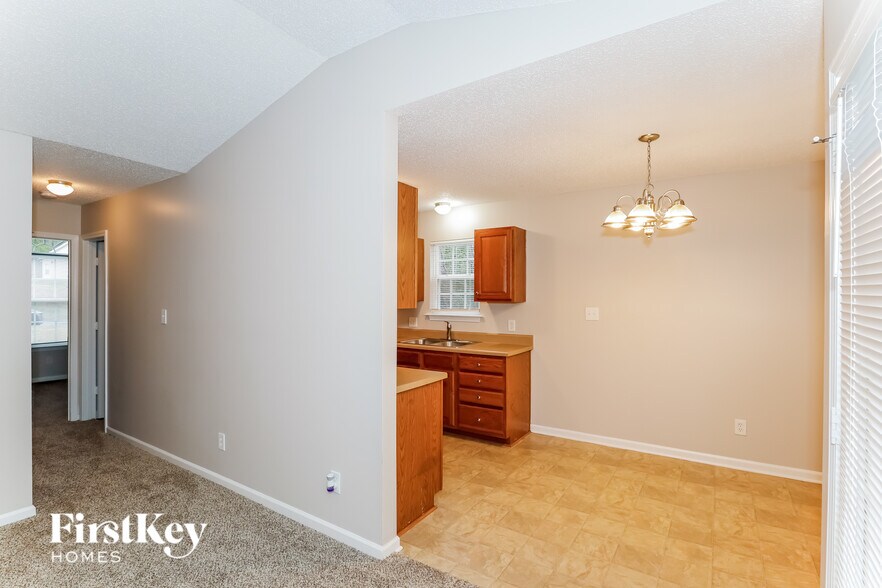 Building Photo - 2517 Pine Bark Ct