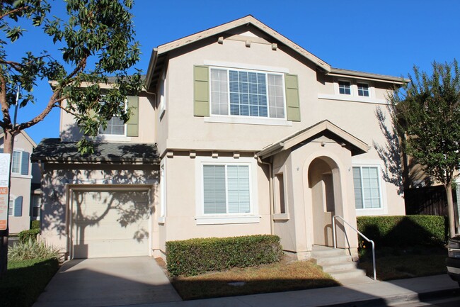 Primary Photo - Beautiful 4 bedroom home in heart of Aliso...