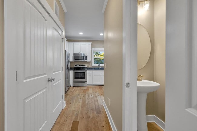 Building Photo - Beautiful 3 Bedroom with bonus in Sneads Ferry