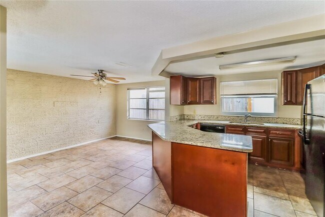 Building Photo - 9636 Mark Twain Ln