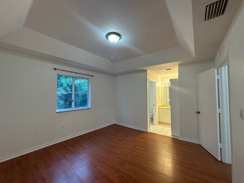 Building Photo - 1712 SE 31st Ct