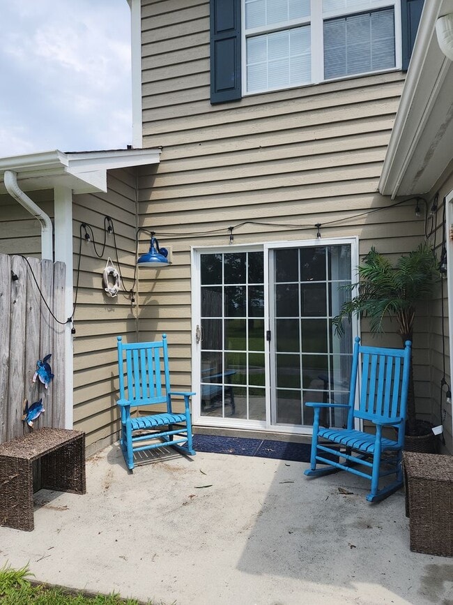 Building Photo - Welcome to our charming townhouse in Pelle...