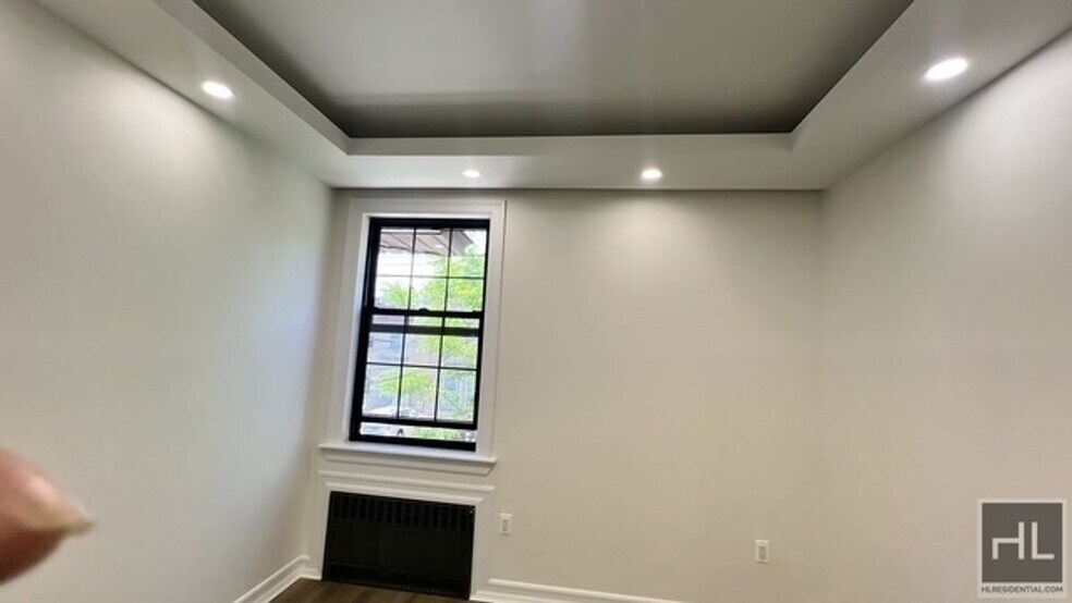 Building Photo - 251 E 55th St