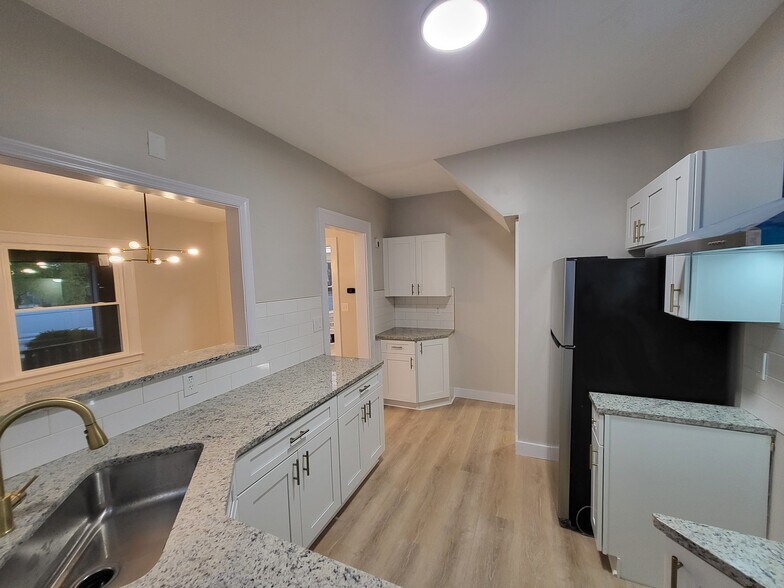 Building Photo - 1551 Alameda Ave