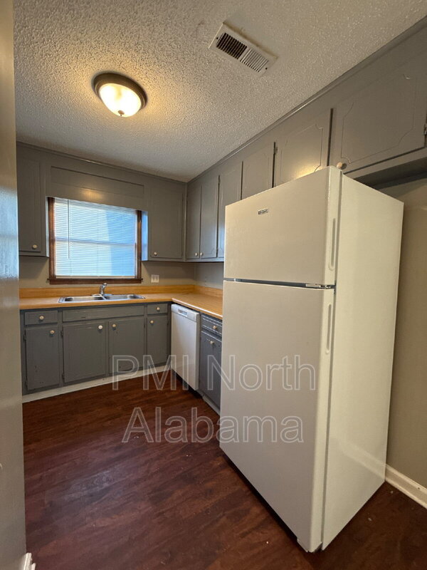 Building Photo - 4428 Bonnell Dr NW