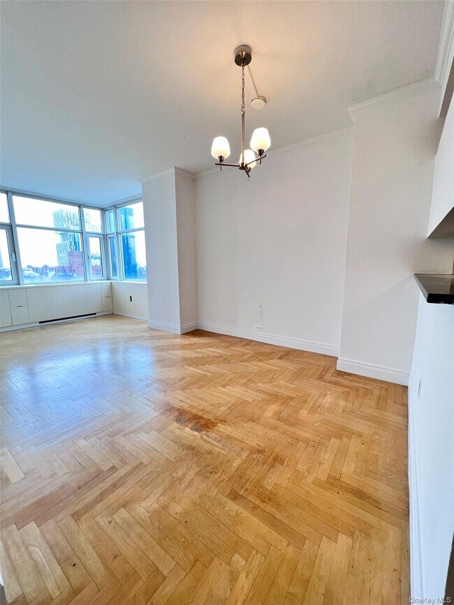 Building Photo - 404 E 76th St