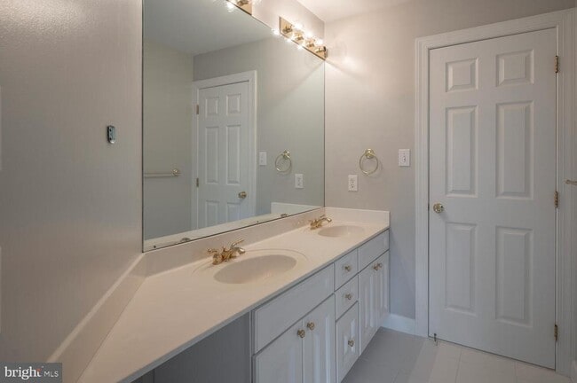 Building Photo - 119 E Jefferson St