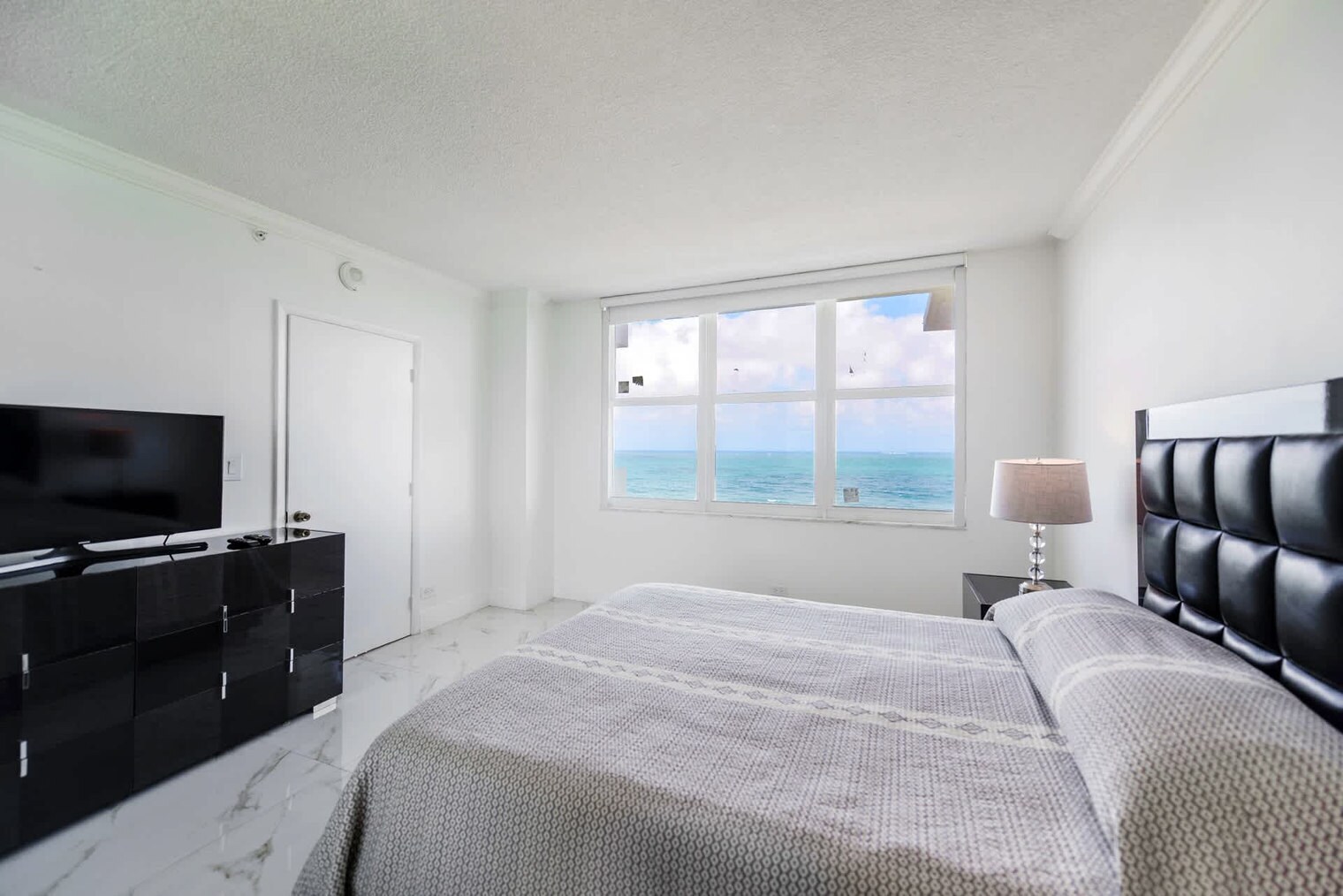 Building Photo - 5599 Collins Ave