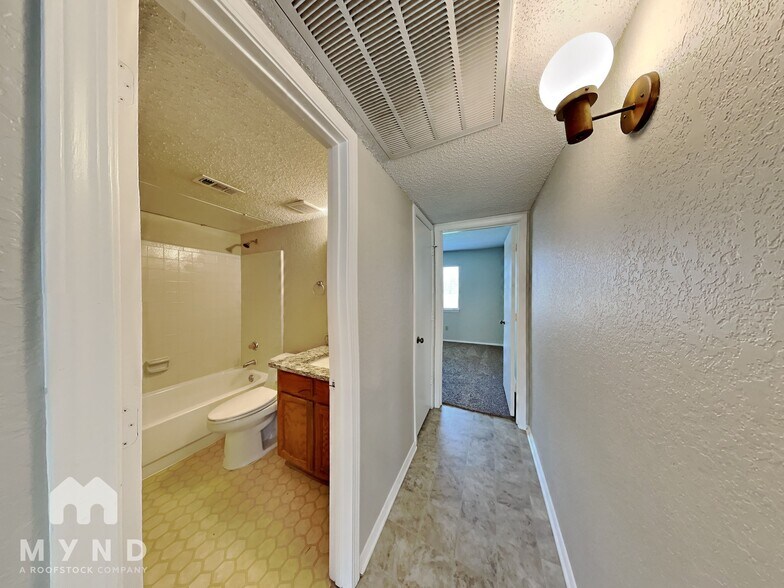 Building Photo - 2306 High Star Dr