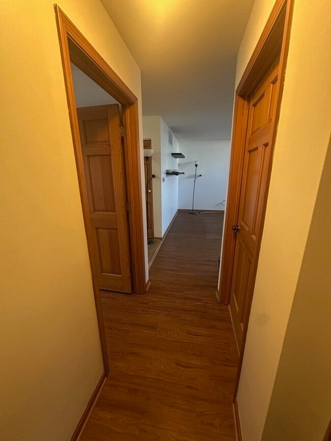 Building Photo - 1942 Heron Ave