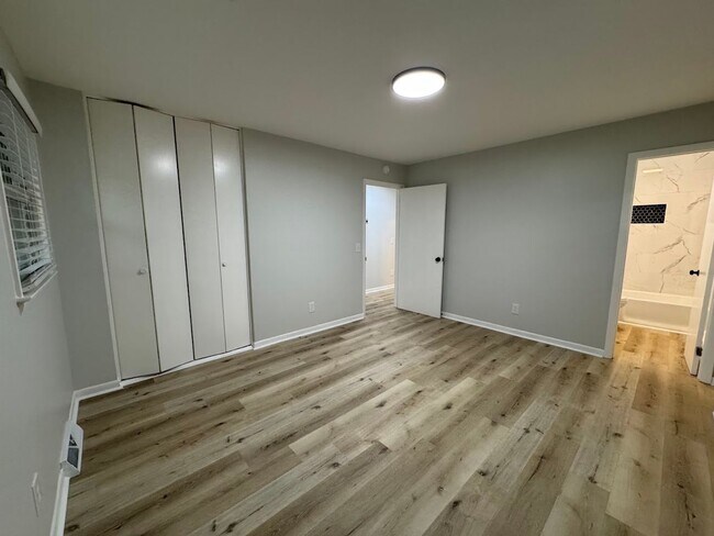 Building Photo - 2205 Hathaway Dr