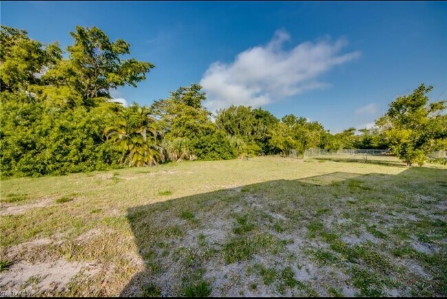 Building Photo - 4108 SE 8th Ave