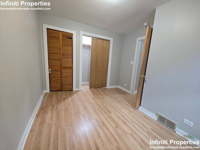 Building Photo - 13802 Lincoln Ave