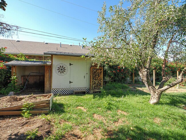 Building Photo - 408 E 775 N