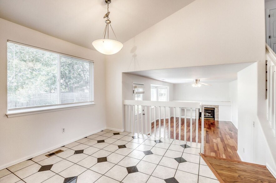 Building Photo - 1633 Deerwood Dr