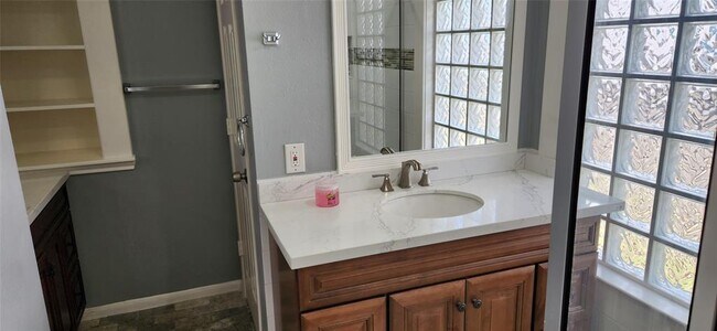 Building Photo - 5733 Dorbrandt St