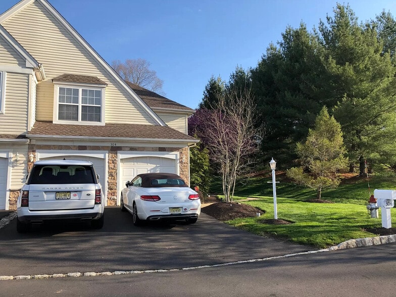Building Photo - 304 Weston Ln