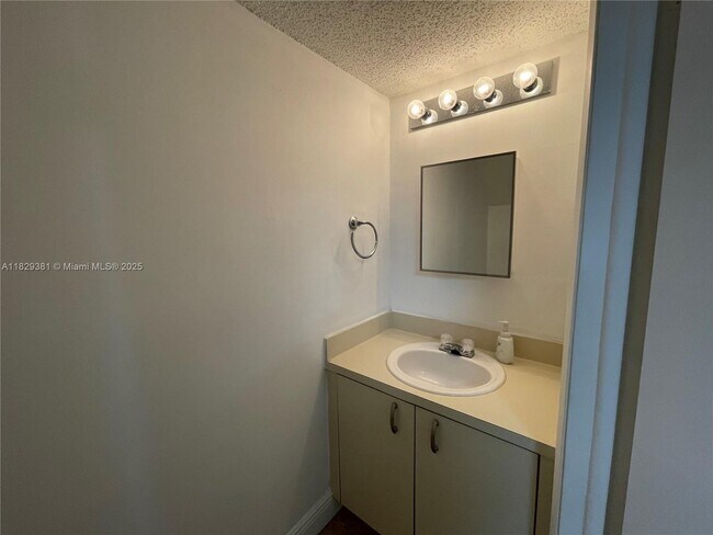 Building Photo - 14970 SW 82nd Ln
