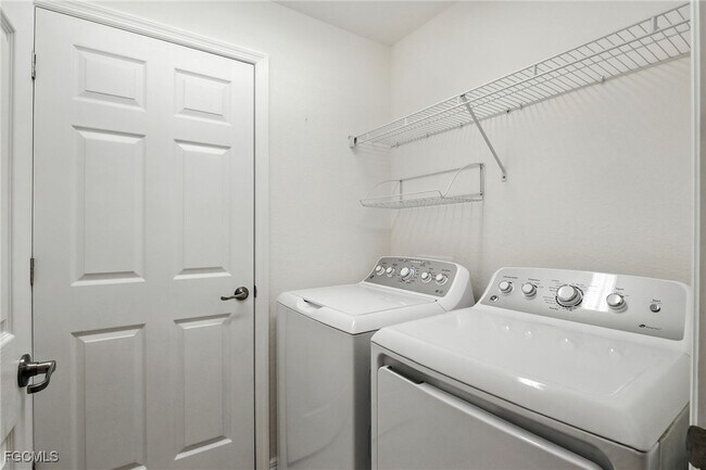 Building Photo - 12039 Hawthorn Lake Dr