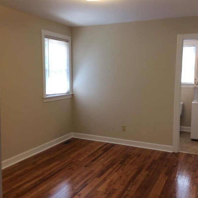 Building Photo - 808 Peyton St
