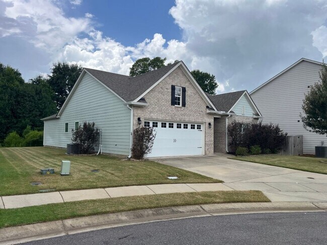 Building Photo - Move in Ready: 4 bedroom- 2 bath Beauty! Appliances Included