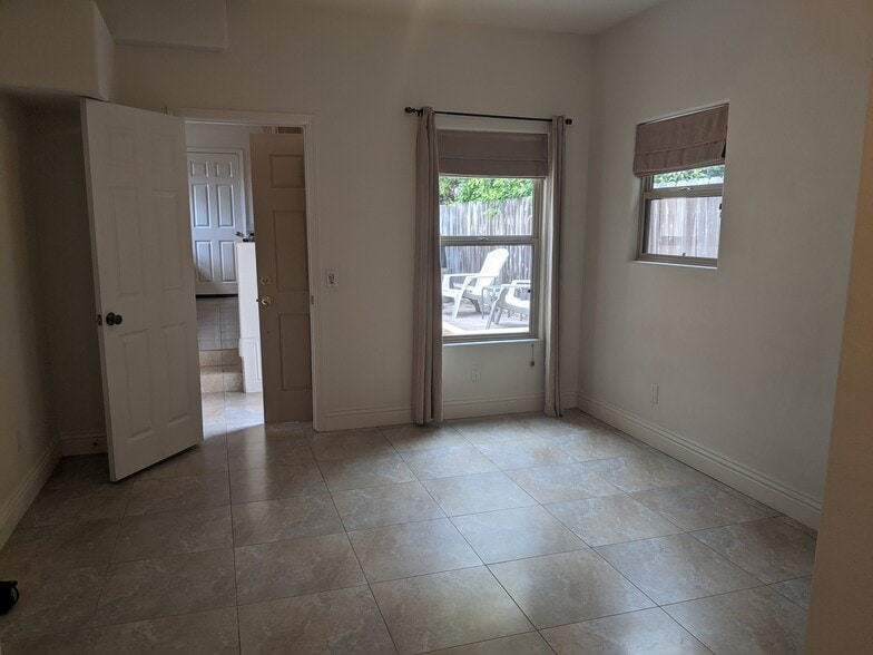 bedroom/living room - 24381 Santa Clara Ave