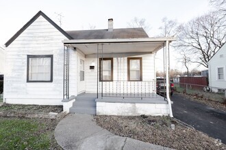 Building Photo - Newly Renovated - 3 Bed, 1.5 Bath Single-F...