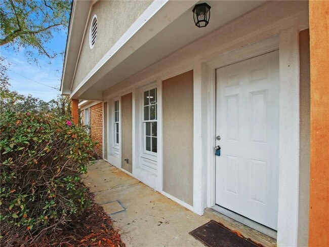 Building Photo - 526 Woodlore Dr