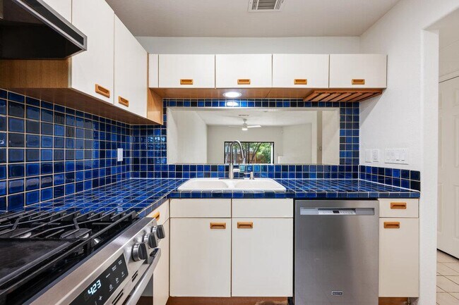 Building Photo - 4306 Bonnell Vista Cove