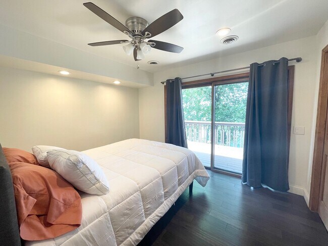 Building Photo - 3010 Fairview Rd SW