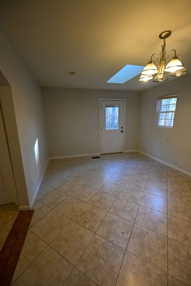 Building Photo - Stunning 3BR / 3BA Home on 2.48 Acres – Hillsborough, NC