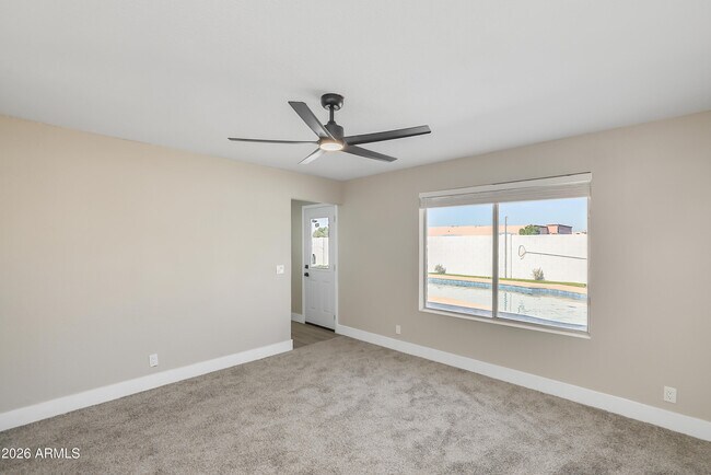 Building Photo - 1018 W Ivanhoe St