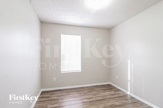 Building Photo - 6450 Peppermill Ln