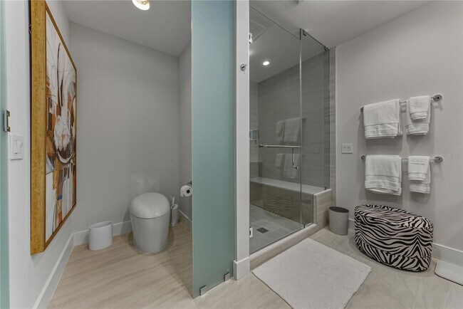 Building Photo - 275 1st Ave S