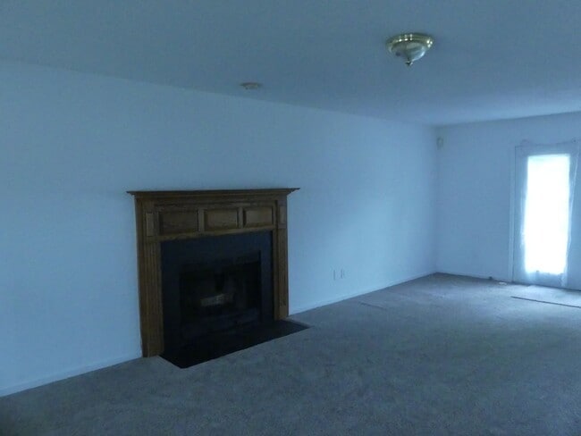 Building Photo - 2 Woodman Dr. Hampton