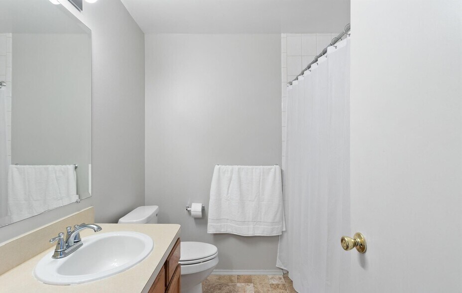 Building Photo - 44489 Savery Dr