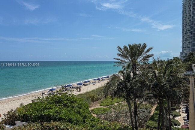 Building Photo - 16275 Collins Ave