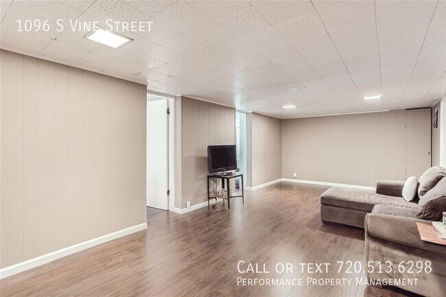 Building Photo - 1096 S Vine St