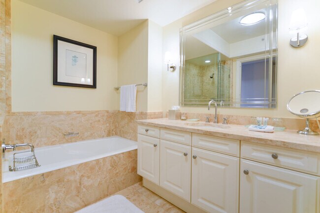 Building Photo - 1441 Brickell Ave