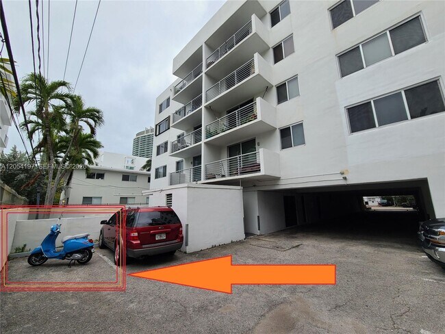 Building Photo - 1605 Bay Rd