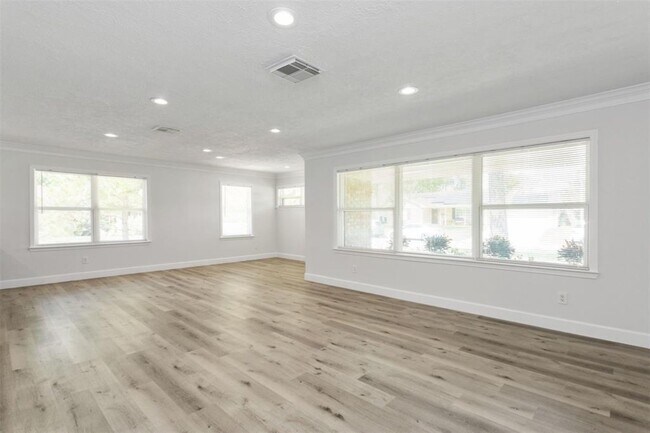 Building Photo - 10825 Willowisp Dr
