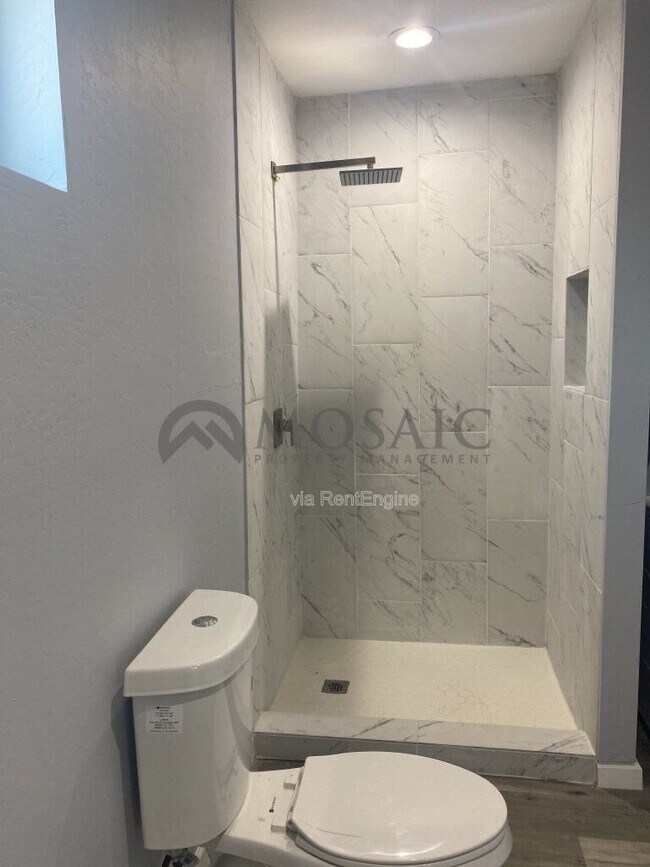 Building Photo - 257 E Oakland St