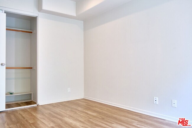 Building Photo - 1242 9th Ct