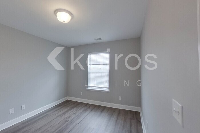 Building Photo - 300 Hemlock Ct