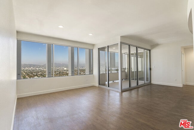 Building Photo - 735 Hauser Blvd