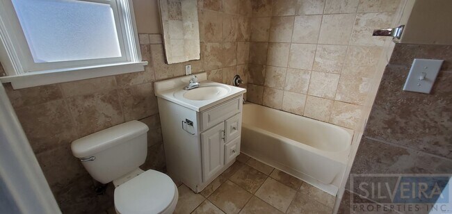 Building Photo - m-300