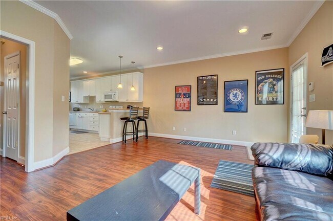 Building Photo - 4112 Killam Ave